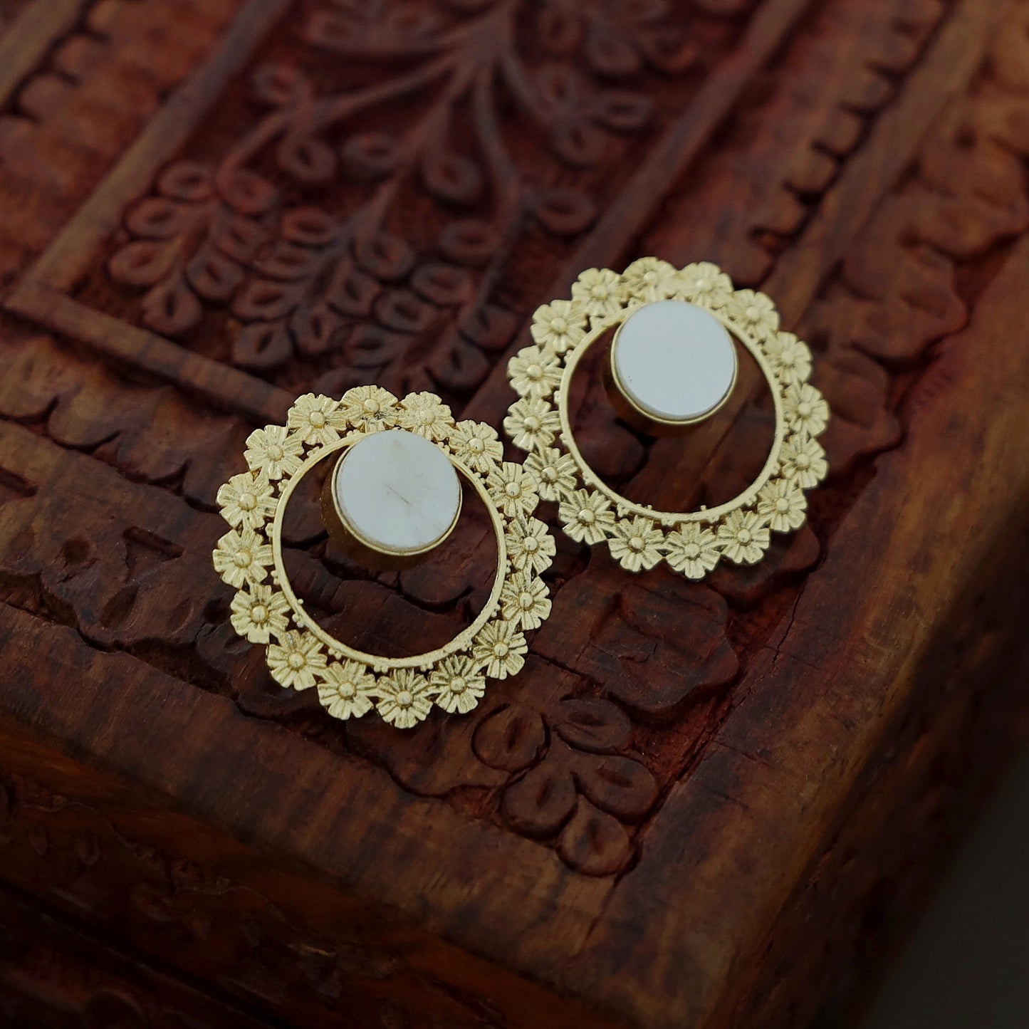 Golden Sanvi Carved Earring